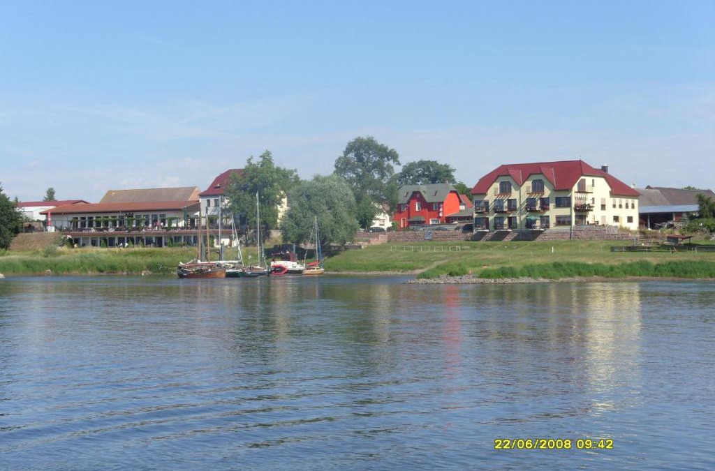 Rietzmeck House | Elbterrassen zu Brambach