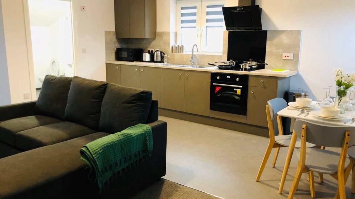 Peterborough Apartment | ELD1 - Large 2 bedrooms, Complimentary Netflix & Parking