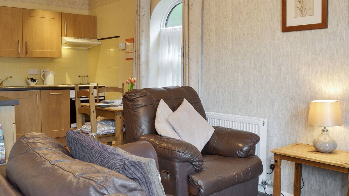 Cayton Cottage | Eldin Hall Cottage 1 - UK2483