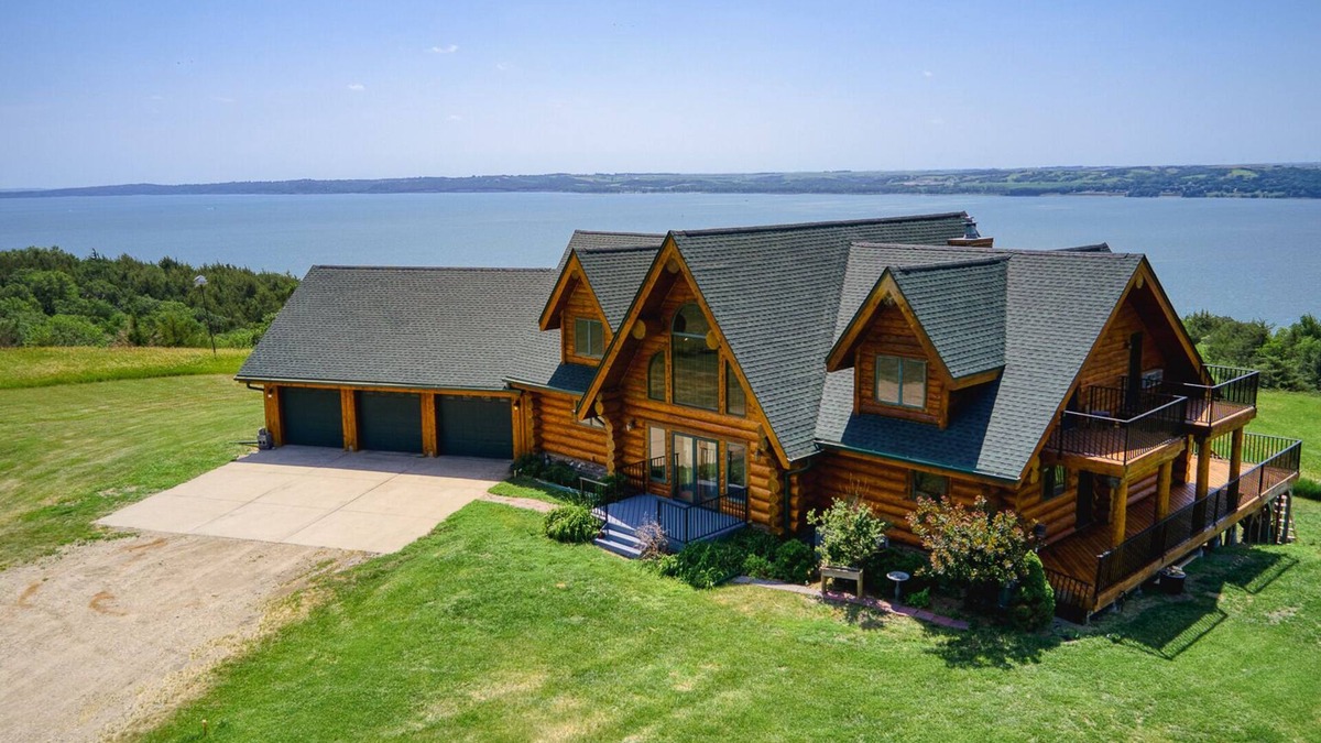 West Yankton House | Eldorado Lodge. Luxurious House Overlooking Lewis & Clark Lake. 40 Acres=Privacy