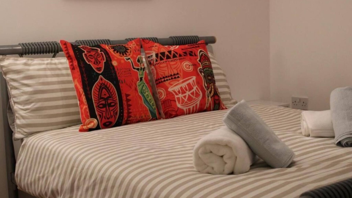 Alibon Apartment | Eldridge Court Apartment