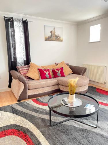 Alibon Apartment | Eldridge Court Apartment