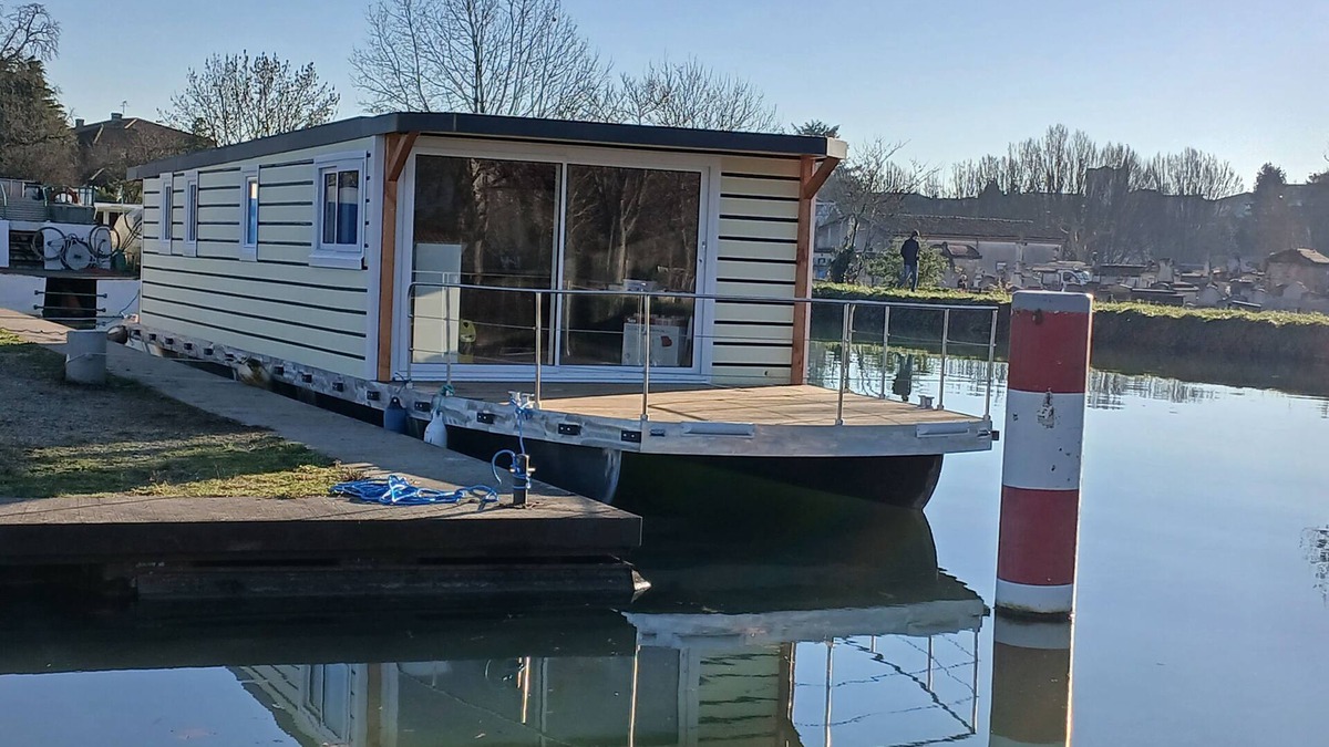 Castelsarrasin Boat Rental | Electro-solar pleasure boat on the Canal de Garonne