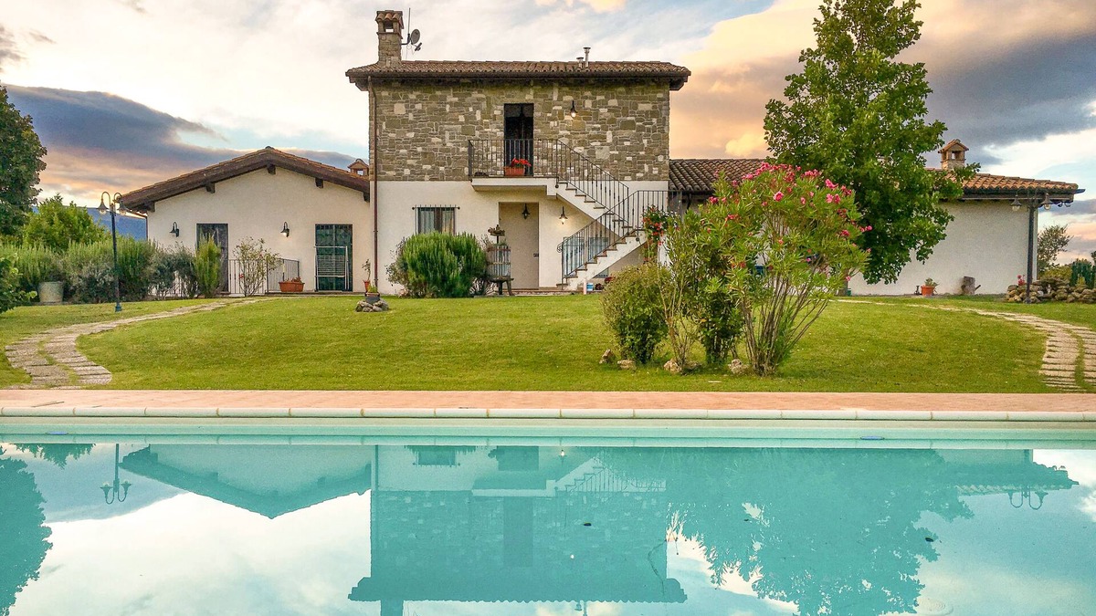 Lidarno House | Elegant villa with pool in the Umbrian countryside, just below Assisi