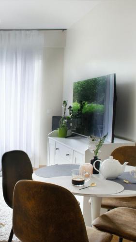 Fontenay-aux-Roses Apartment | Elegance w mobile Wi-Fi 7' to RER B Paris direct line Airports CDG and ORY