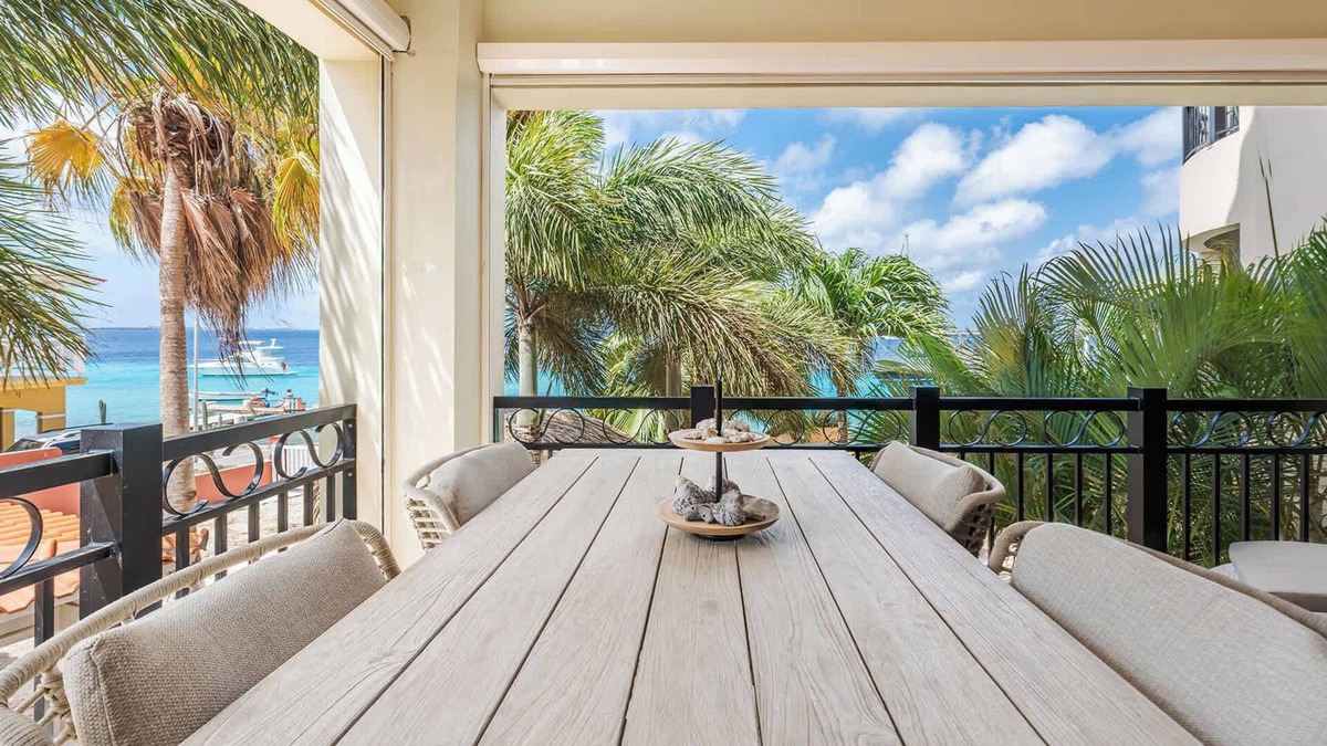 Playa Apartment | Elegancia Ocean View with Cooling Pool