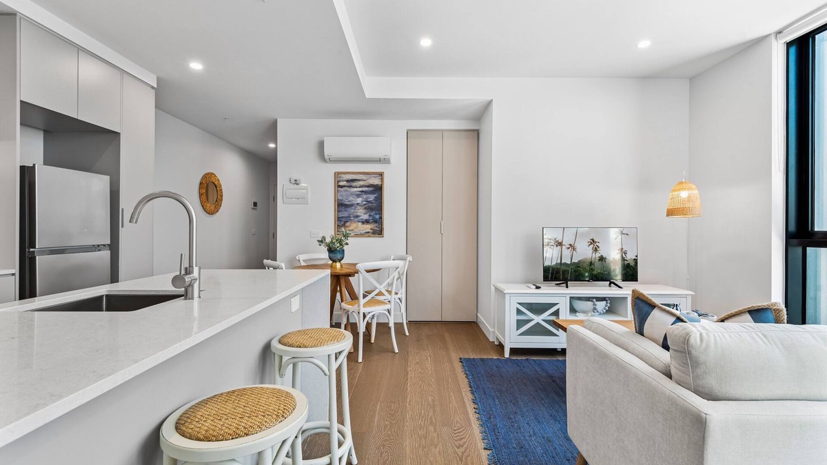 Preston Apartment | Elegant 1-Bed by Shops with Rooftop Swimming Pool