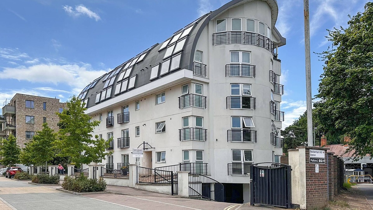 Downham Apartment | Elegant 1-Bed | Open-Plan Living | Free Parking