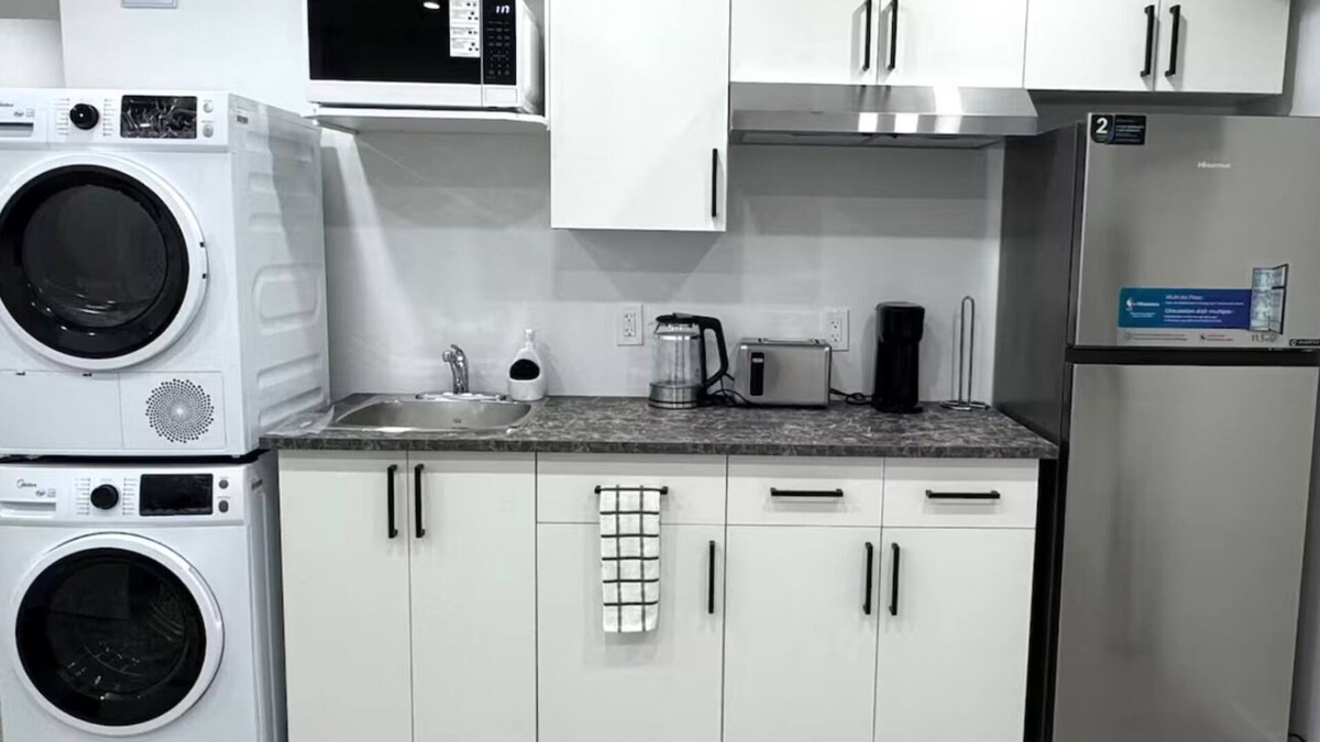 Winnipeg Apartment | Elegant 1-Bedroom Basement Suite