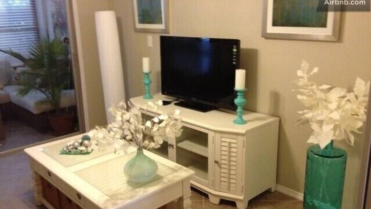 Villas Condo | Elegant 1 Bedroom Ft. Myers Condo w/swimming pool (long term rents available)