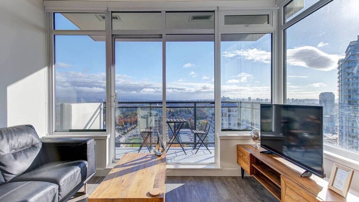 Burnaby Apartment | Elegant 1BR Apt with Skyline Views near Metropolis