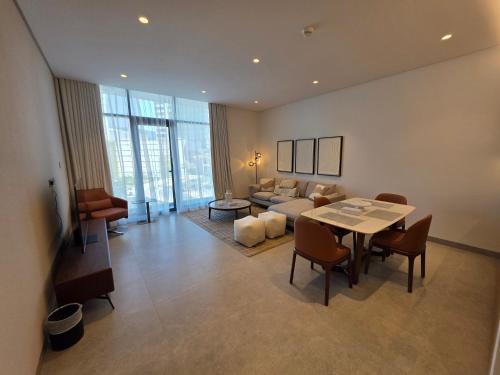Manama Apartment | Elegant 1BR with Balcony PearlHouse Luxury Living!