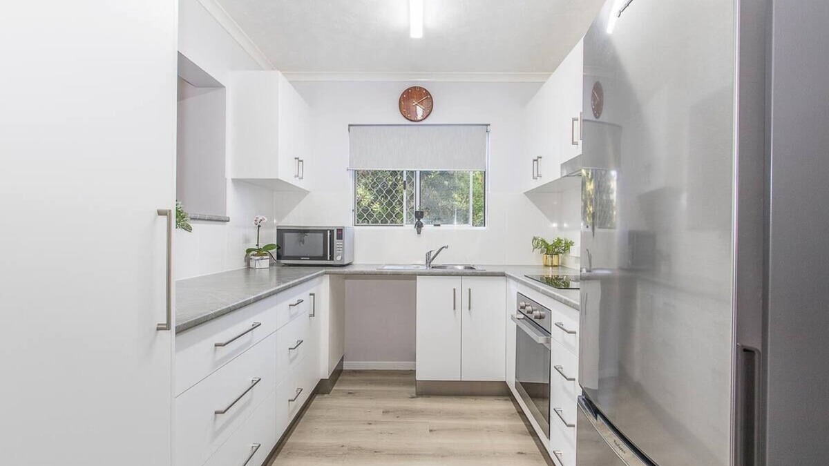 Rosslea Apartment | Elegant 2 bed 1 bath apartment