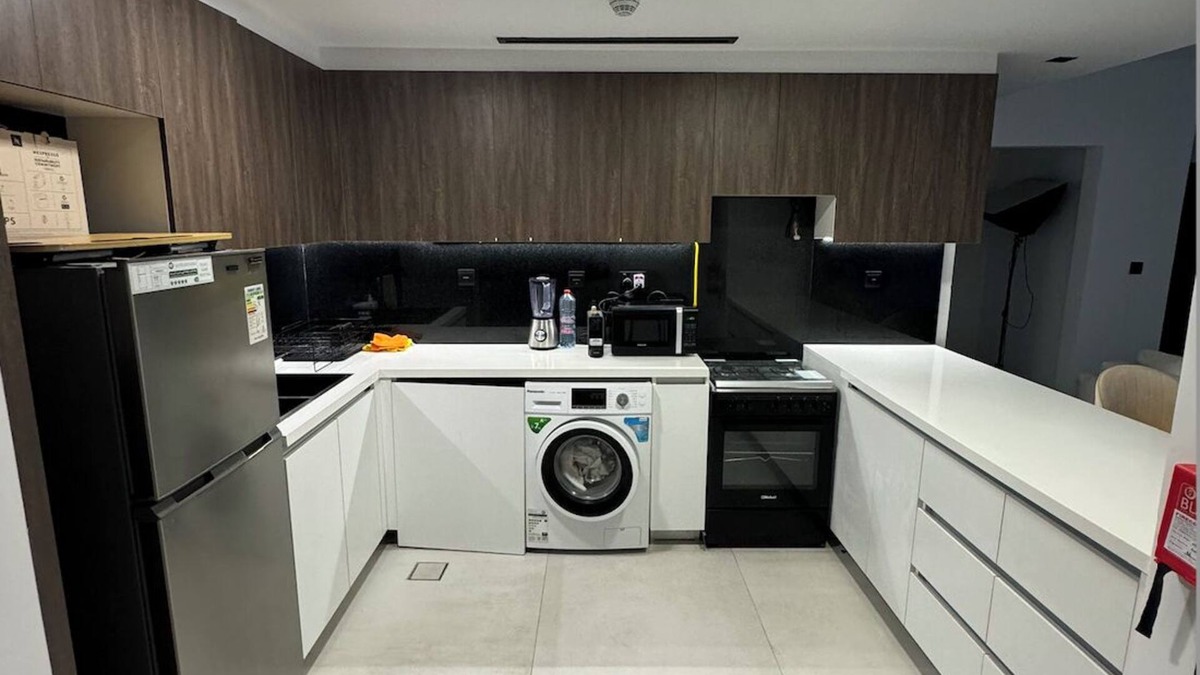 Bur Dubai Apartment | Elegant 2-Bedroom, 2-Bath Luxury Apartment in the Heart of Je VC
