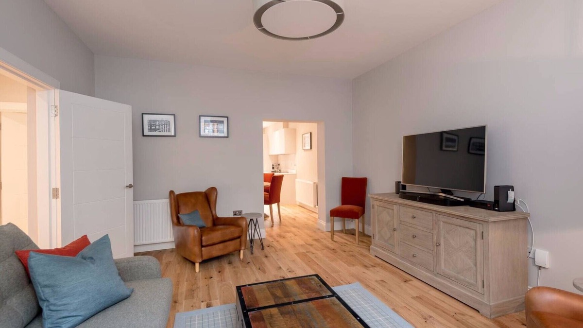 West End Apartment | Elegant 2-bedroom apartment in Edinburgh’s West End for families, corporate stays and digital nomads