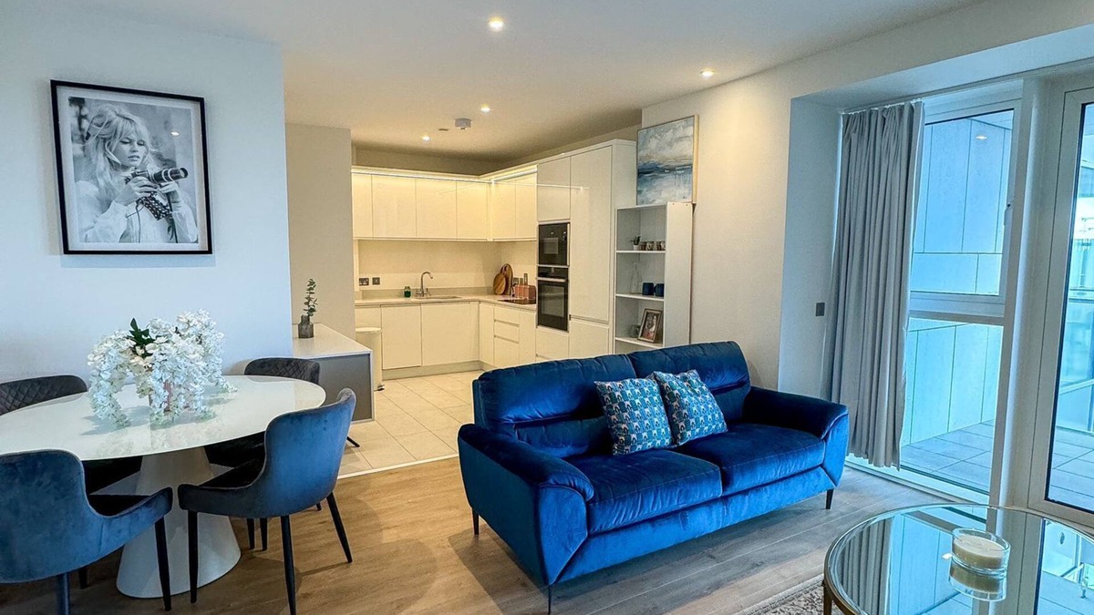 North Wall Apartment | Elegant 2 Bedroom Apartment in Grand Canal