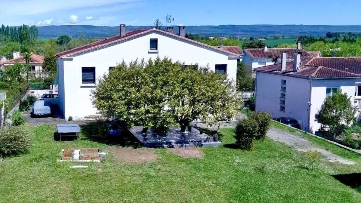 Castelnaudary Apartment | Elegant 2-Bedroom Apartment with Sauna & Private Garden – Le Havre d’Athéna