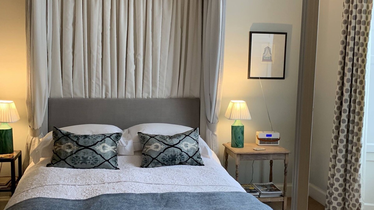 Stockbridge Apartment | Elegant 2 bedroom garden apartment in Stockbridge
