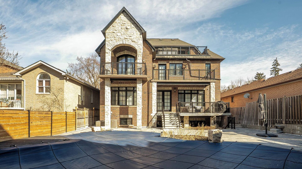 Pine Grove House | Elegant 2-Bedroom Suite in Custom Mansion Peaceful Family Friendly Neighborhood