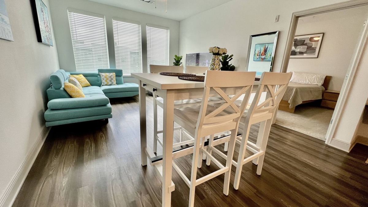 Deerwood Apartment | Elegant 2 King Beds Southside with Pool and Gym Near Mayo Clinic UNF and Beaches