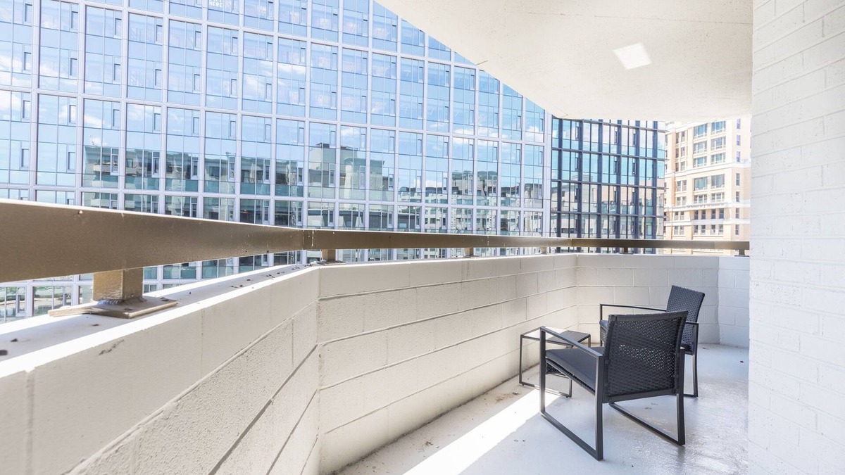 Crystal City Apartment | Elegant 2BR Apartment - Minutes to D.C.