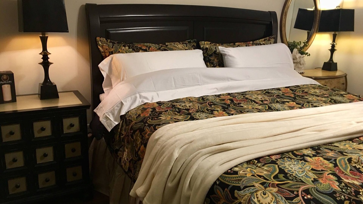 Greenville House | Elegant 2BR Cottage Designer Touches, Prime Greenville Stay