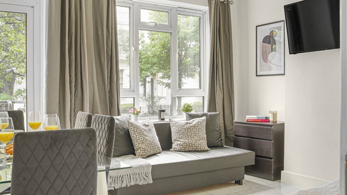 Primrose Hill Apartment | Elegant 3BR Near Paddington Station - Your Stylish Urban Retreat in London
