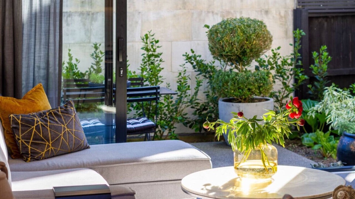 Merivale House | Elegant 3BR Retreat with Carpark Near Hagley Park