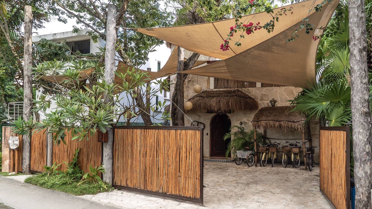 Playacar Villa | Elegant 4 bedroom Villa with Bikes Included and 120 Paces to a Beautiful Ocean