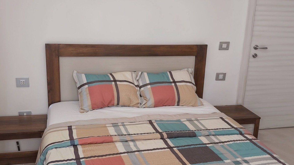 Ad-Dab'ah Ski Chalet | Elegant 4-Bedroom Beachfront Chalet with WiFi & AC in Beautiful Fouka Bay