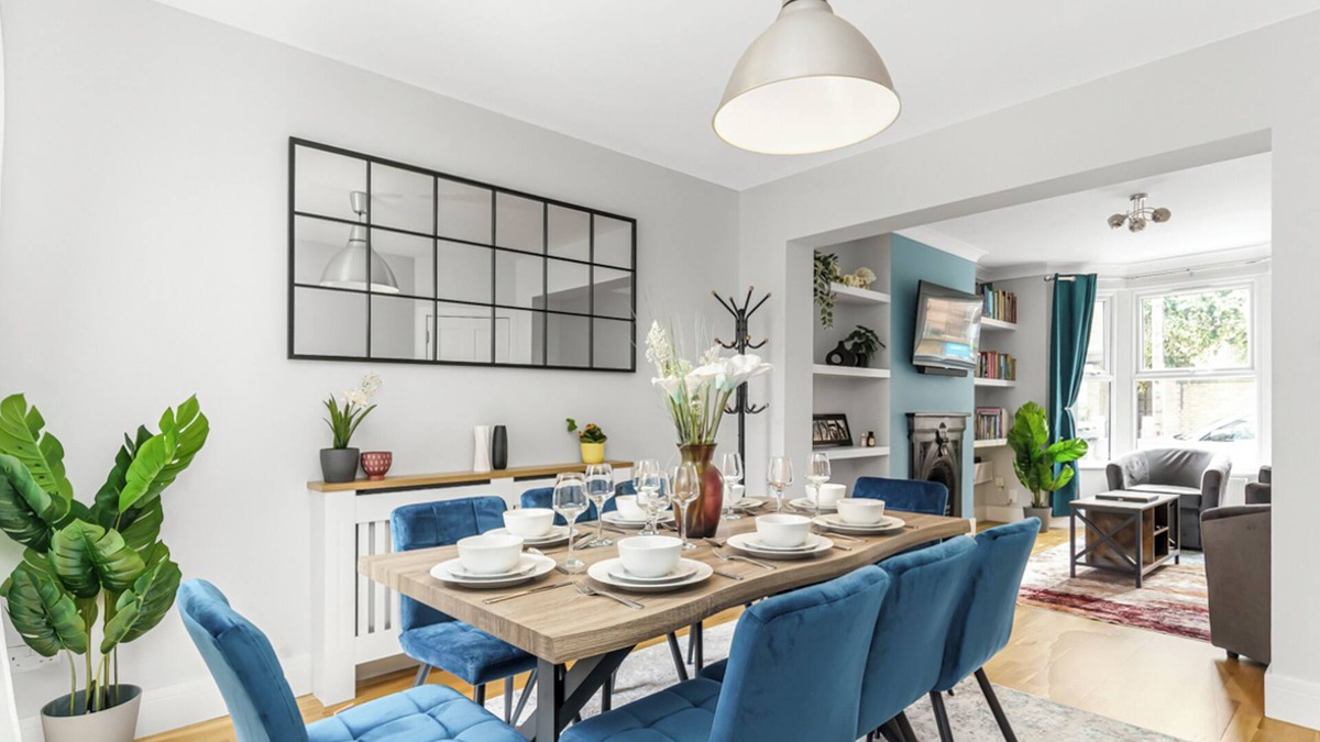 Lee Green House | Elegant 4 bedroom family home with easy access into London. Parking included!