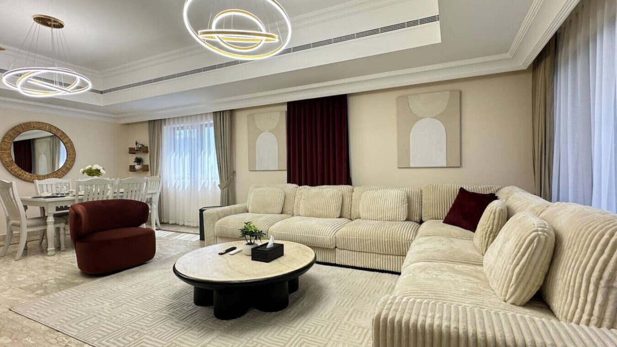 Abu Dhabi City Center Apartment | Elegant 4BR Corniche Stay – Private Balcony & More