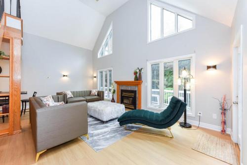 Caledon House | Elegant 6 Bedroom Modern Retreat in Caledon
