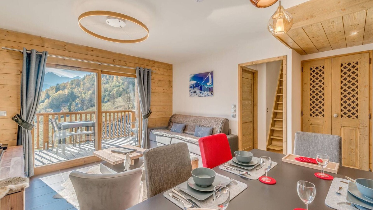 Champagny-en-Vanoise Apartment | Elegant 6-person apt with WIFI at the foot of the slopes