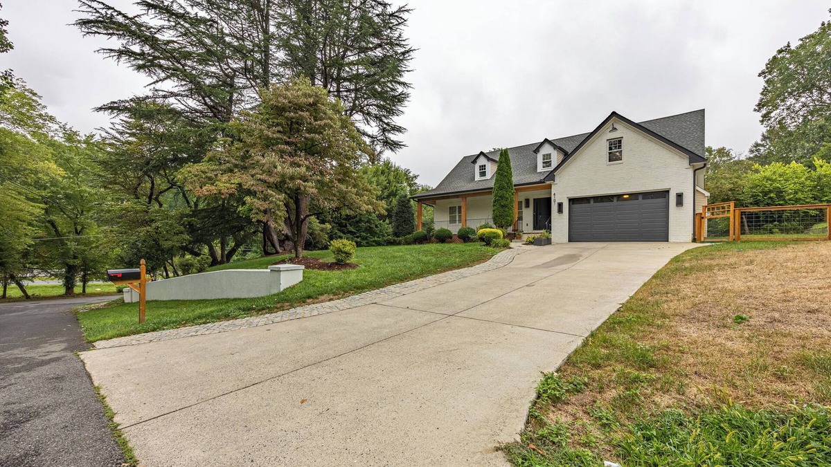 Annandale House | Elegant 6BR Retreat; Near*DC With Gym*&*Outdoor*Spacenn