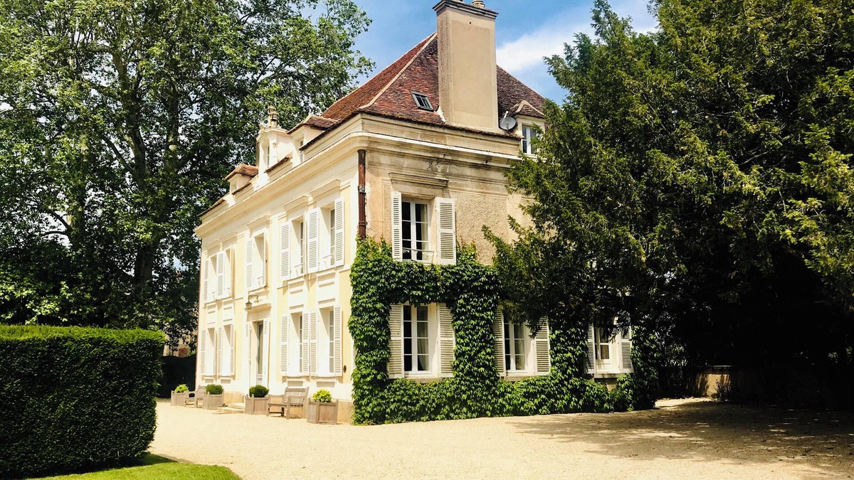Hauterive House | Elegant 7-Bedroom Château in Burgundy Wine Country Near Chablis & Auxerre