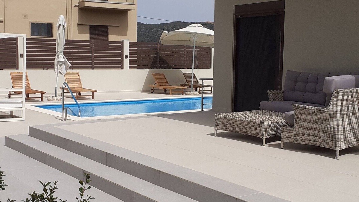 Skines Villa | Elegant Accommodations: Giannis Villa in Skinés offers a spacious villa.