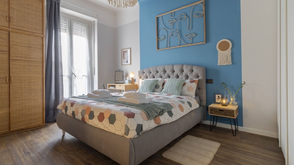 Parella Apartment | Elegant and functional suite convenient to the city center accessorized with everything