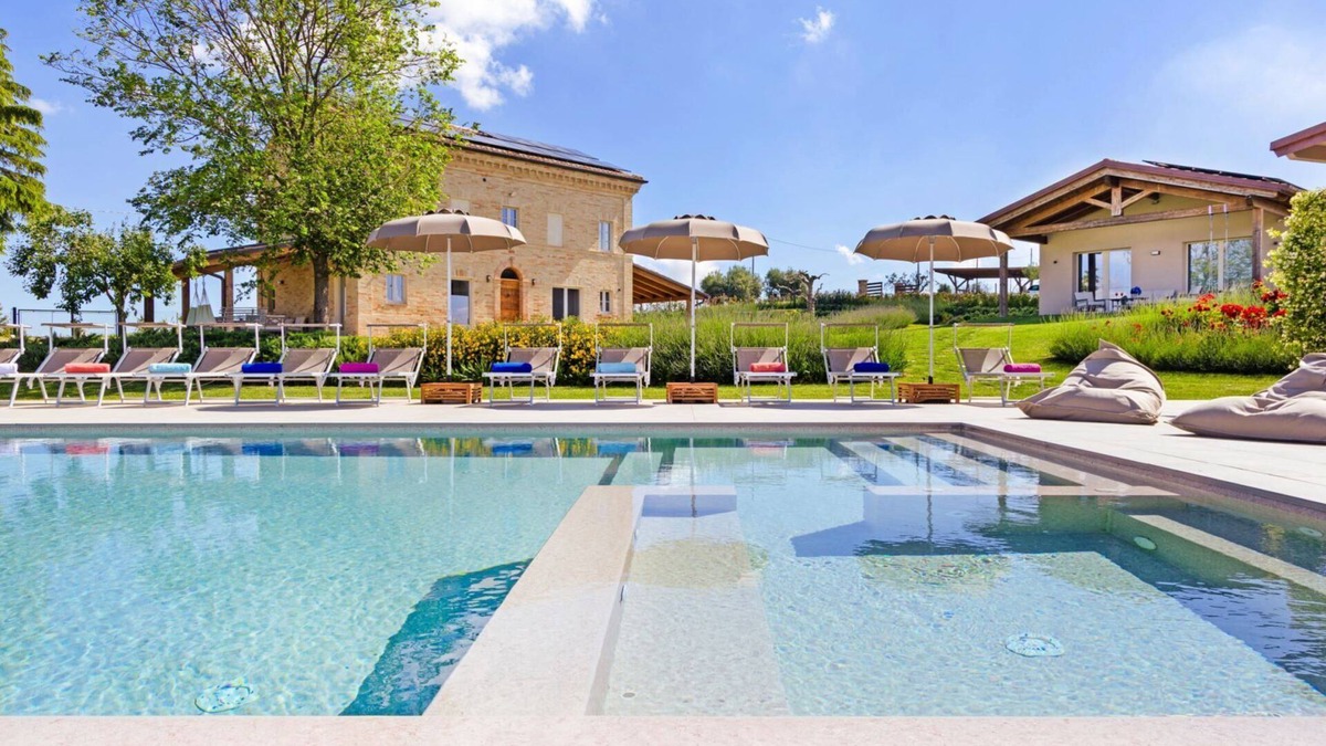 Francavilla d'Ete Villa | Elegant and spacious villa with pool and panoramic view over the hills, just 30 minutes from the sea