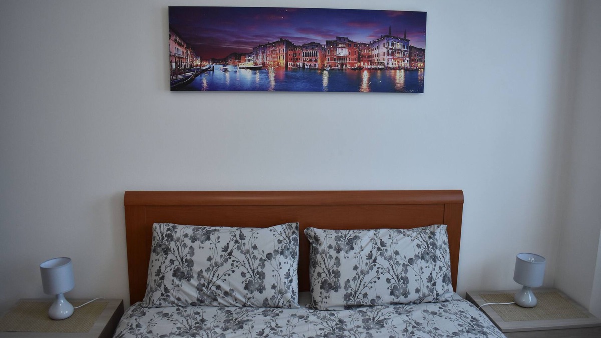 Favaro Veneto House | Elegant and Large apartment with free car parking near Venice