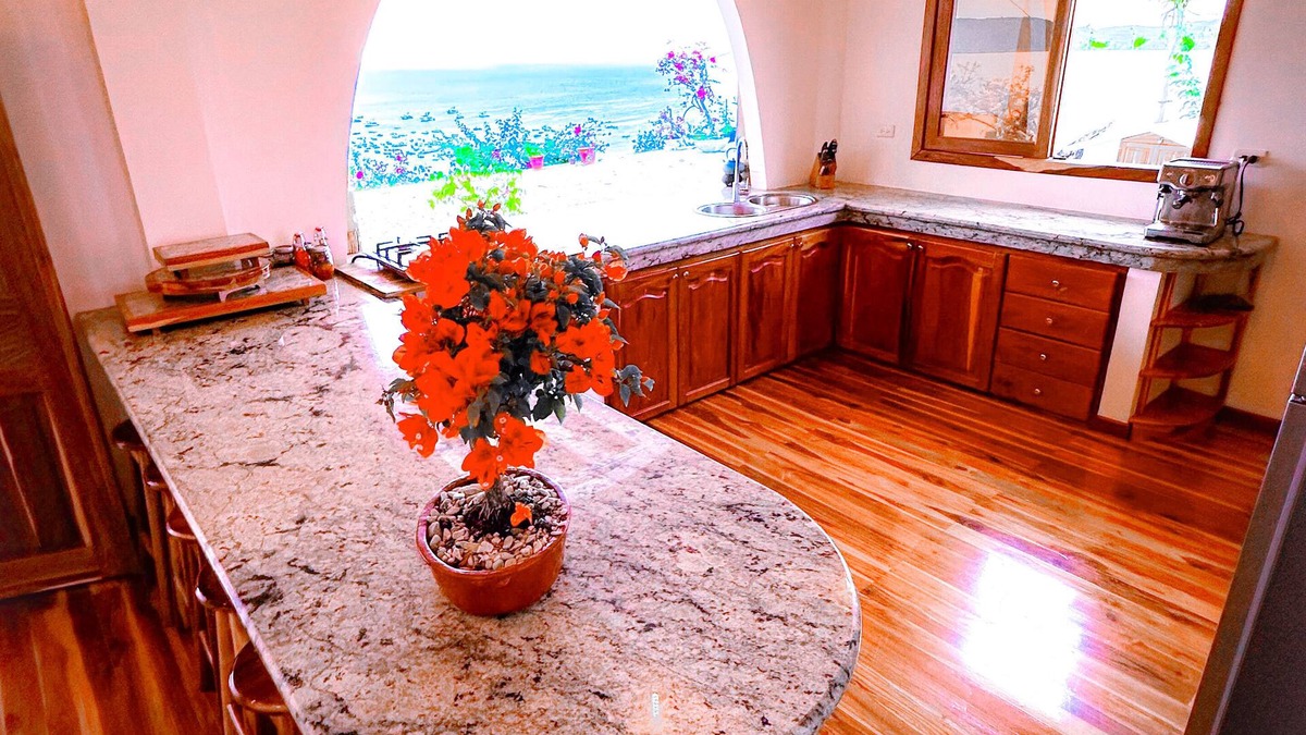 Puerto Lopez House | Elegant and Luxurious 1-bedroom with Stunning Ocean-View and Flower Gardens.