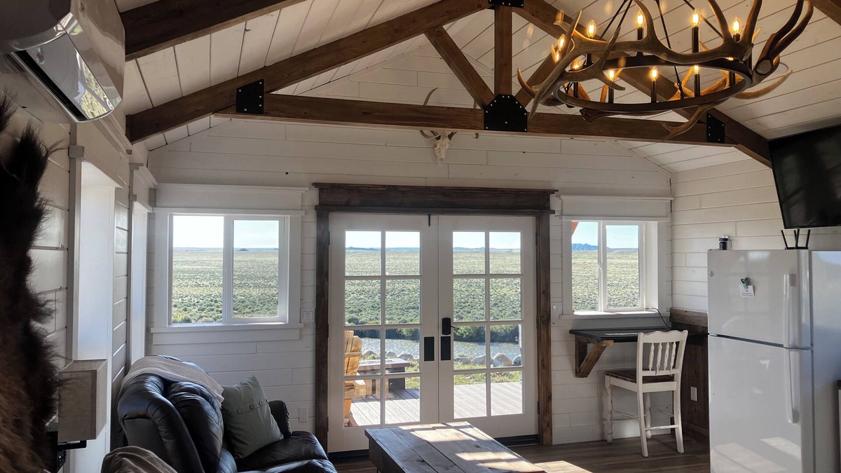 Clark Cabin | Elegant and peaceful cabin on the Clark's Fork of the Yellowstone river!