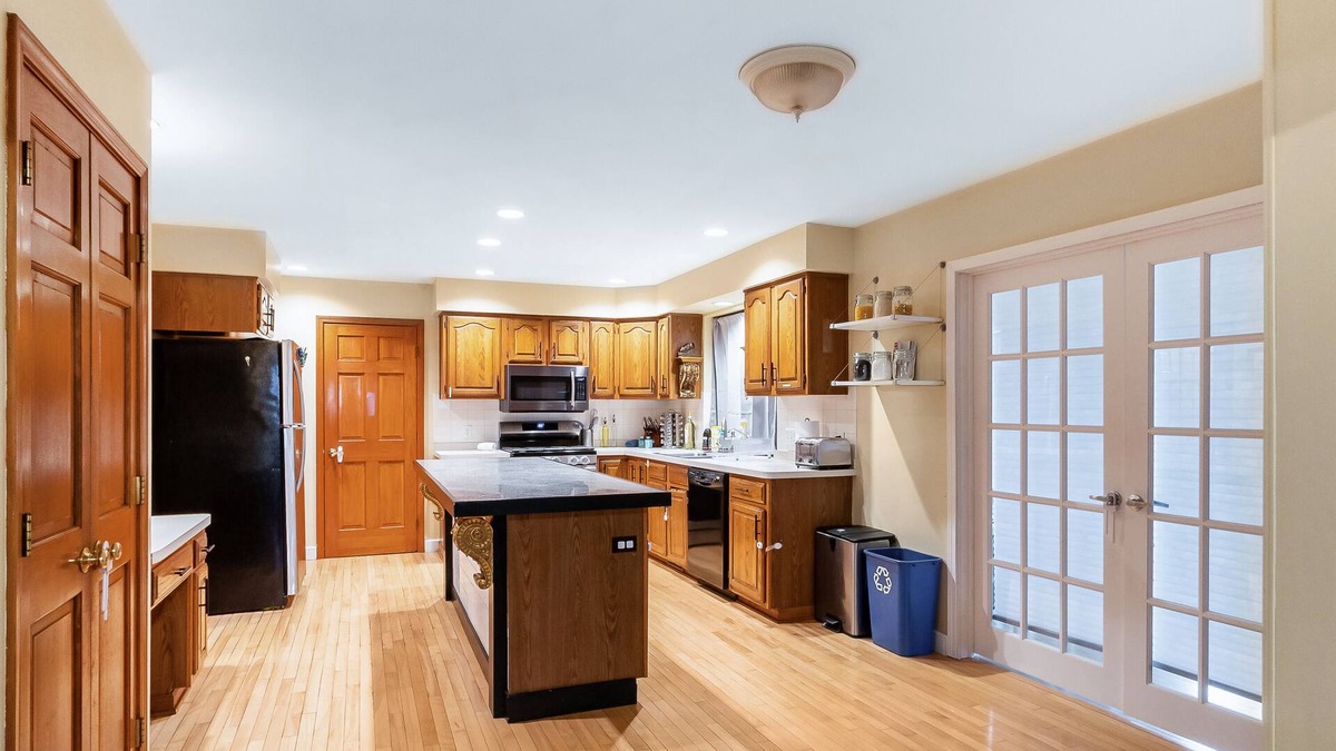 Williamsville House | Elegant and quiet, spacious family retreat in Williamsville