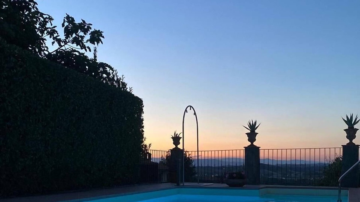 Gambassi Terme Apartment | ELEGANT APARTMENT WITH POOL IN THE MIDDLE OF TUSCANY. WINE TASTINGS