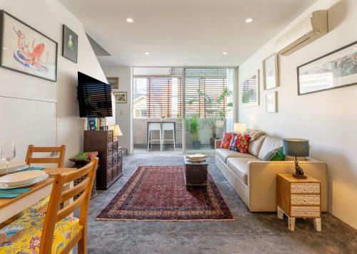 Newtown Apartment | Elegant Apartment, Heart of Newtown with Secure Parking