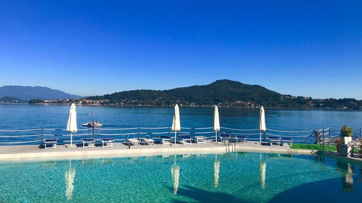 Meina Apartment | Elegant Apartment in Meina with Lake View