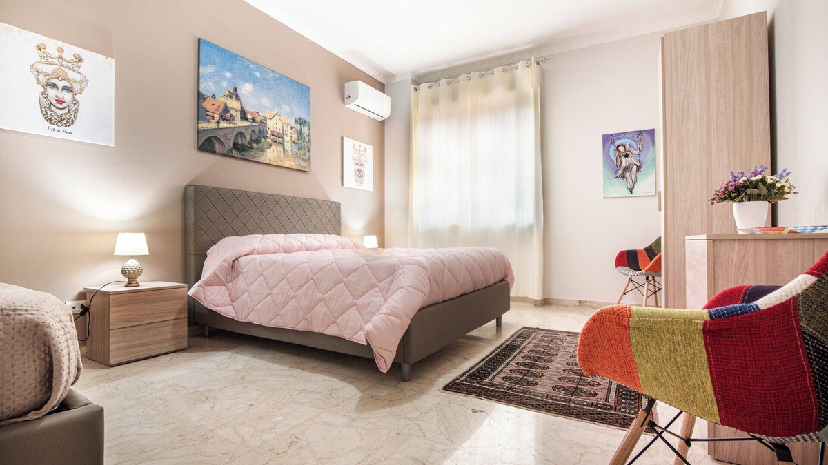 Catania City Centre Apartment | Elegant Apartment in the Center of Catania with Terrace and Etna View -StesicoROOM