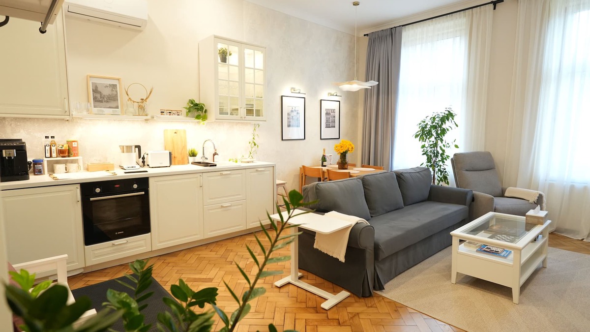Sibiu Old Town Apartment | Elegant Apartment in the Historic Center, AC, wifi, Netflix, Quiet area