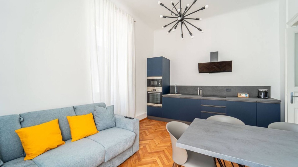Citta Nuova-Barriera Nuova-San Vito-Citta Vecchia Apartment | Elegant apartment located on the third floor of a building without a lift.In 103 square meters of space, it accommodates 7 people, with three bedrooms and a living area with a kitchenette.Full bathroom and a service bathroom.Free parking on white lines a