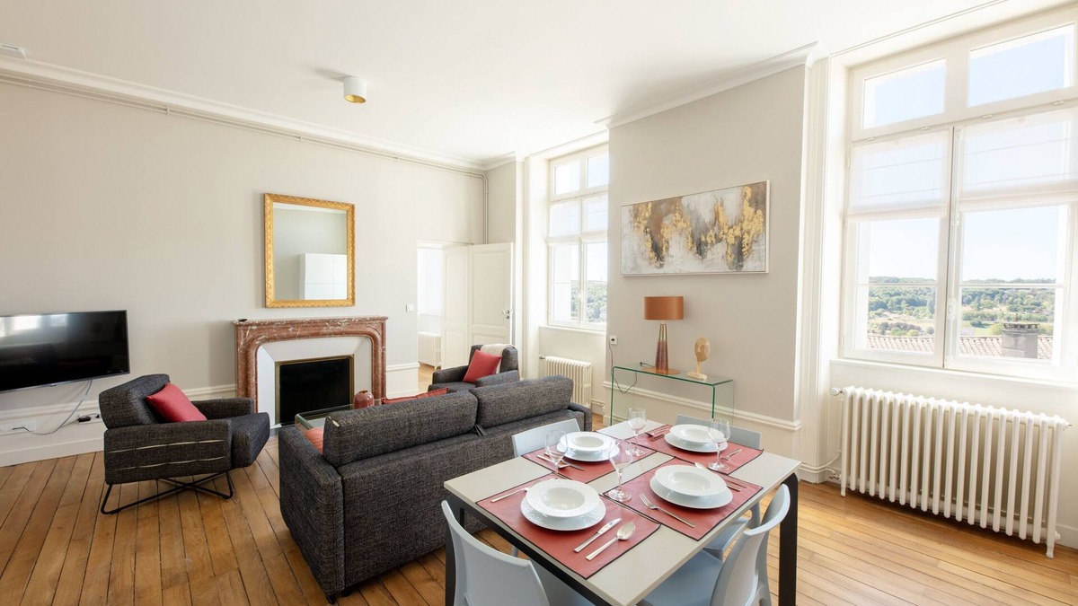 Angouleme Apartment | Elegant apartment with panoramic view of Angoulême